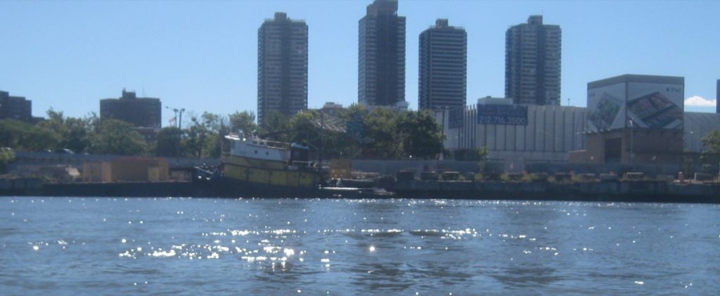 Tug on the Harlem.