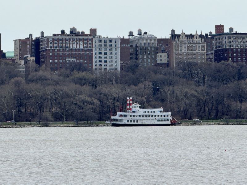 Faux-Wheeler on the Hudson